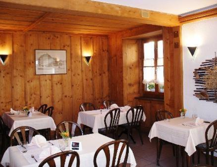 Chez Gilles Hotel Resto Bar Sa Ла-Шо-де-Фон Экстерьер фото