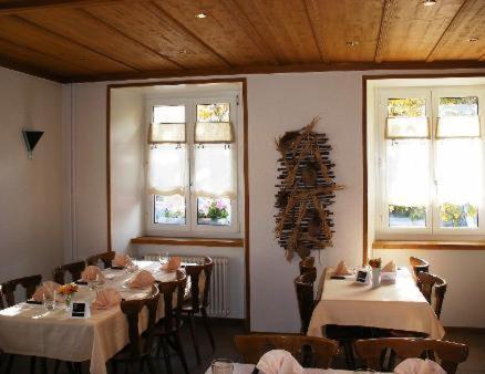 Chez Gilles Hotel Resto Bar Sa Ла-Шо-де-Фон Экстерьер фото